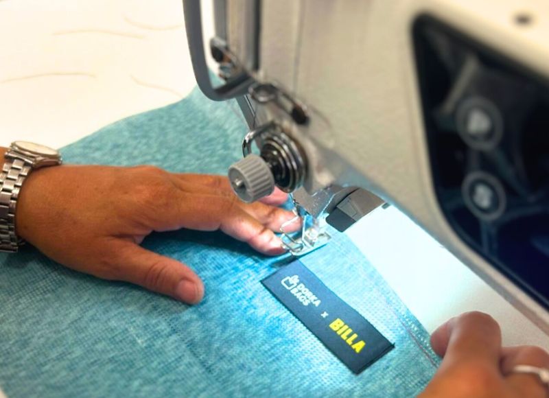 Dorka Bags x BILLA výroba tašiek Foto: BILLA