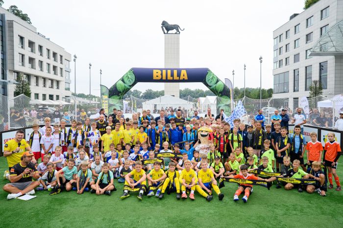 Finále Futbalu v meste a nástup tímov FOTO: BILLA