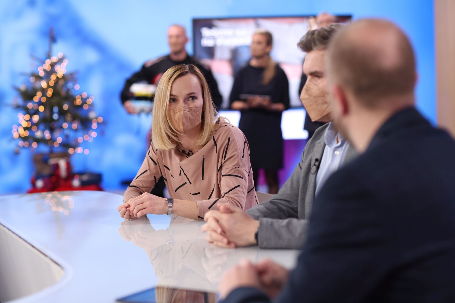 V MEDIA ROOM banka plánuje nielen rôzne živé vysielania, tlačové besedy, online konferencie, ale aj rôzne webináre, livestreamy, podcasty či hybridné mediálne eventy.