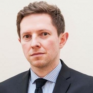 Hovorca už nie je hovorcom: robil si žarty z pochlebovania &scaron;&eacute;fovi