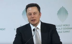 Musk pri&scaron;iel s ďal&scaron;&iacute;m argumentom pre zru&scaron;enie k&uacute;py Twitteru, žiada odklad s&uacute;du