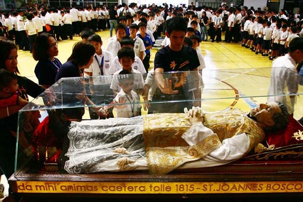 Na Slovensko prich&aacute;dzaj&uacute; relikvie zakladateľa salezi&aacute;nov dona Bosca!