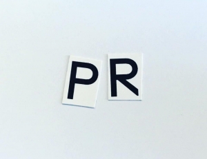 Kauza falo&scaron;n&yacute;ch diskut&eacute;rov: Asoci&aacute;cia PR agent&uacute;r vyl&uacute;čila PR Clinic za použ&iacute;vanie neetick&yacute;ch a nef&eacute;rov&yacute;ch prakt&iacute;k