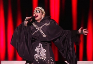 Organiz&aacute;tori Eurov&iacute;zie dali pokutu Islandu kv&ocirc;li skupine Hatari (VIDEO)