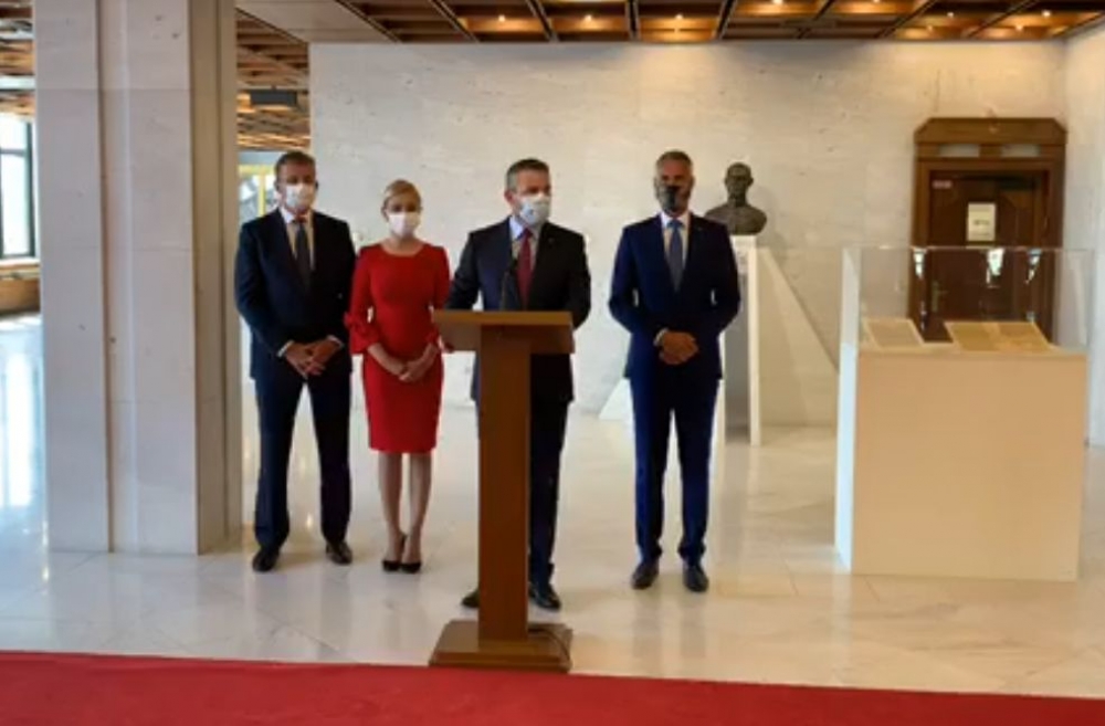 Pellegrini: Dozrel čas, aby Fico odst&uacute;pil (VIDEO)