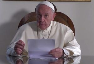 Poľsk&iacute; veriaci cez inzer&aacute;t prosia p&aacute;peža o z&aacute;sah v poľskej cirkvi