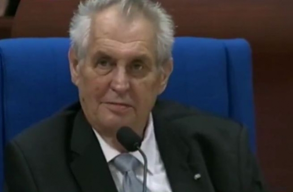 Uchazeči o Hrad chystaj&iacute; volebn&iacute; klipy, Zeman ho m&iacute;t nebude