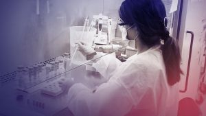 Pozor, podvodn&iacute;ci začali pon&uacute;kať falo&scaron;n&eacute; vakc&iacute;ny proti COVID-19, sp&uacute;&scaron;ťaj&uacute; podvodn&eacute; kampane