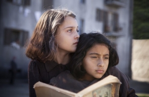 RTVS prinesie seri&aacute;lov&eacute; hity: Un&aacute;&scaron;an&iacute; b&uacute;rkou a Geni&aacute;lna priateľka (VIDEO)