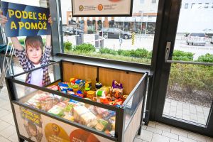 Podeľ sa a pom&ocirc;ž, je n&aacute;zov potravinovej zbierky, ktor&uacute; spustil Lidl