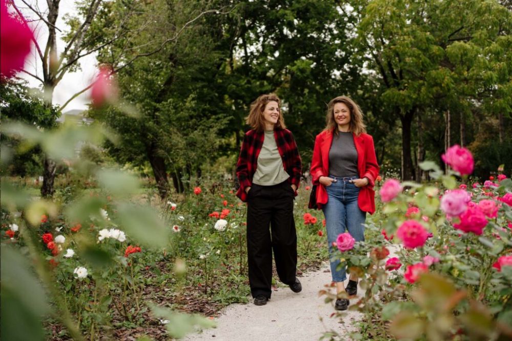 Niekedy stač&iacute; aj lavička, aby si boli ľudia bliž&scaron;&iacute;. Odborn&iacute;čky vysvetľuj&uacute;, ako tak&eacute;to &bdquo;tretie miesta&ldquo; rozhoduj&uacute; o kvalite n&aacute;&scaron;ho života