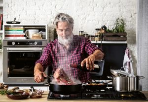 V BILLA m&ocirc;žete z&iacute;skať exkluz&iacute;vny riad KitchenAid, prin&aacute;&scaron;ame n&aacute;vod