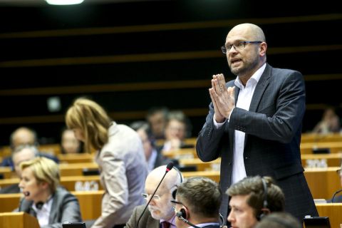 Richard Sul&iacute;k vzd&aacute;va poslaneck&eacute;ho mand&aacute;tu, zverejnili meno jeho n&aacute;hradn&iacute;ka