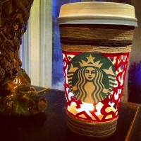 Američanka pop&aacute;len&aacute; k&aacute;vou od Starbucks vys&uacute;dila 100.000 dol&aacute;rov