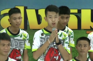 Mlad&iacute; thajsk&iacute; futbalisti odpovedali na ot&aacute;zky novin&aacute;rov na &scaron;peci&aacute;lnej tlačovke