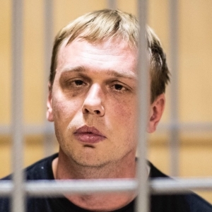 V Moskve prepustili &scaron;tyroch policajtov kv&ocirc;li zadržaniu investigat&iacute;vneho novin&aacute;ra