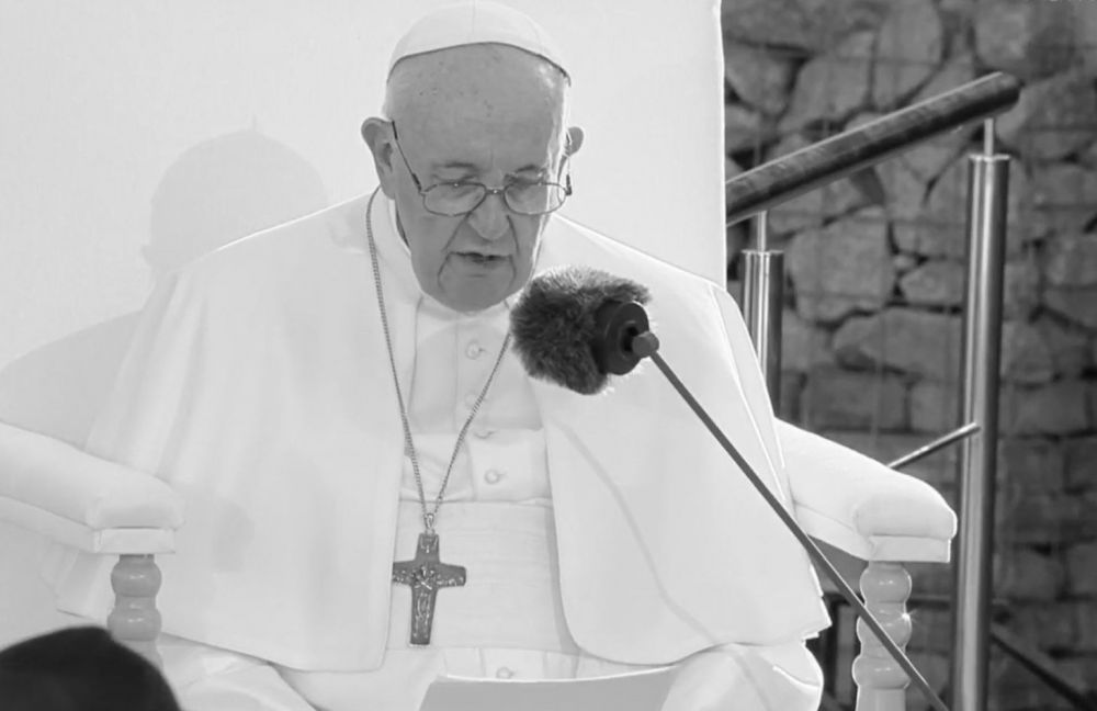 Zomrel p&aacute;pež Franti&scaron;ek