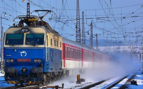 Počas sviatkov železnice prid&aacute;vaj&uacute; 25 extra vlakov a posilnia 24 IC vlakov (ZOZNAM)