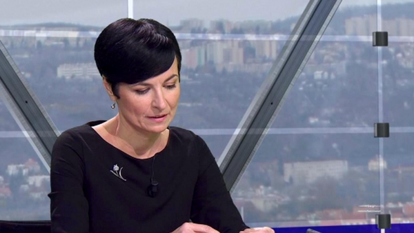 Za v&yacute;roky v telev&iacute;zii sa Brad&aacute;čov&aacute; Rathovi nemus&iacute; ospravedlniť