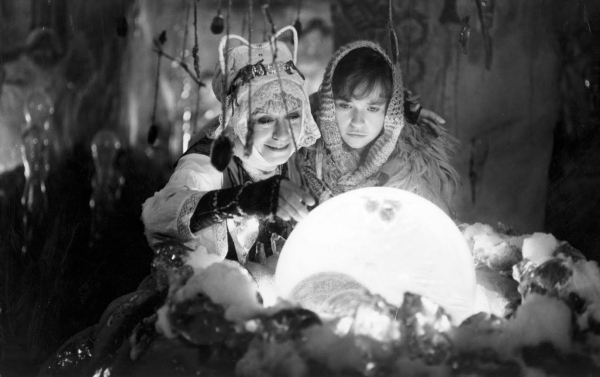 Perinbaba sa objav&iacute; na pl&aacute;tne vianočn&eacute;ho filmov&eacute;ho baz&aacute;ra