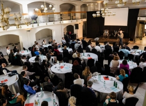 Pozrite si rebr&iacute;ček PR agent&uacute;r, zostaven&yacute; podľa ich prijat&yacute;ch honor&aacute;rov