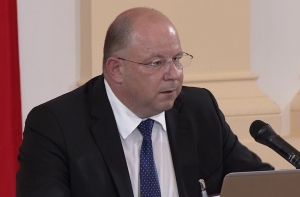 Favorit na &scaron;&eacute;fa RTVS Jaroslav Rezn&iacute;k posl&uacute;žil HZDS, SNS aj Kočnerovi