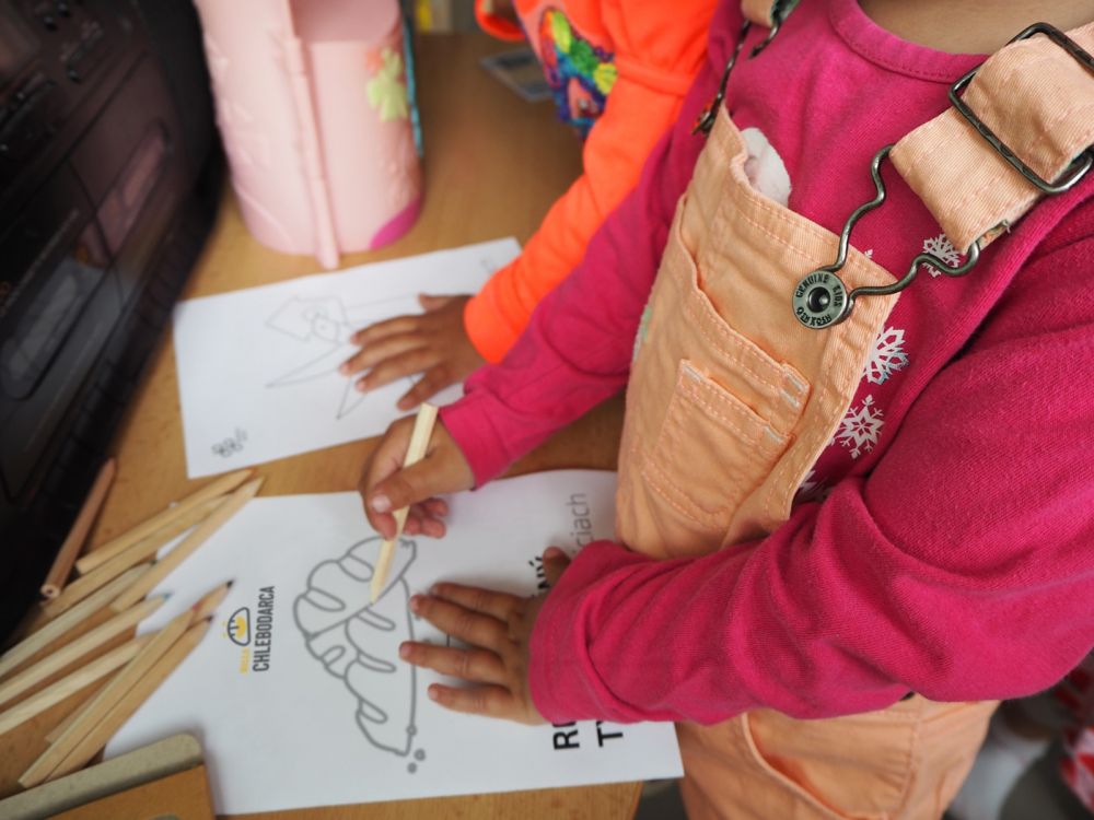 Projekt CHLEBODARCA už rok pom&aacute;ha rodin&aacute;m v n&uacute;dzi n&aacute;jsť b&yacute;vanie