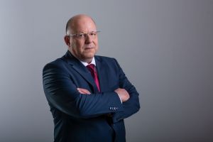 Rezn&iacute;k sa mus&iacute; dobre zab&aacute;vať, z voľby &scaron;&eacute;fa RTVS je op&auml;ť obyčajn&aacute; politick&aacute; fra&scaron;ka