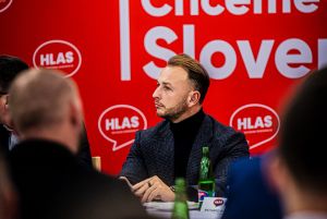 Mat&uacute;&scaron; &Scaron;utaj E&scaron;tok: Hluch&eacute;, nem&eacute; a slep&eacute; liber&aacute;lne m&eacute;di&aacute;