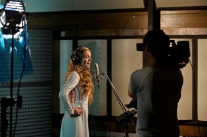 Pieseň k Vianočnej rozpr&aacute;vke naspievala zn&aacute;ma folkov&aacute; spev&aacute;čka so Symfonick&yacute;m orchestrom SRo (VIDEO)