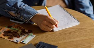 Novoročn&eacute; finančn&eacute; predsavzatia si dalo 56 percent Slov&aacute;kov. Takmer p&auml;tina z nich to už vzdala