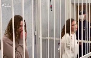 Dvom novin&aacute;rkam hrozia tri roky za priamy prenos tvrd&eacute;ho z&aacute;sahu počas protestu v Minsku (VIDEO)