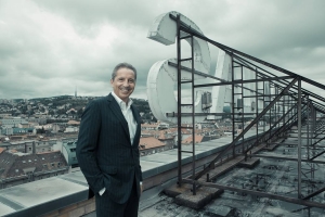 Mika poslal list zamestnancom, ohl&aacute;sil tak kandidat&uacute;ru