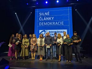 Novin&aacute;rske ceny 2023 s&uacute; rozdan&eacute;. Osobnosťou slovenskej žurnalistiky sa stal Milan Martin &Scaron;imečka