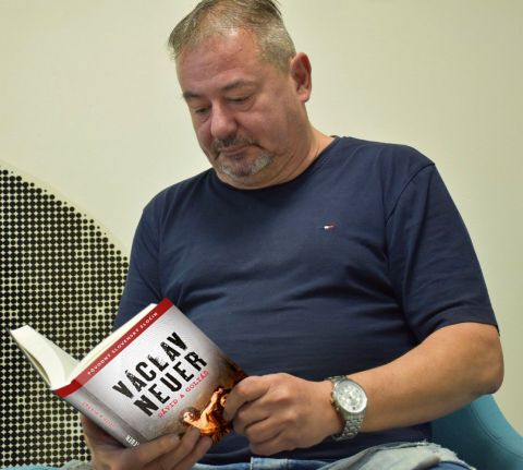 Mŕtvy muž na invalidnom voz&iacute;čku a zavražden&yacute; mafi&aacute;n. Nov&eacute; krimi D&aacute;vid a Goli&aacute;&scaron;