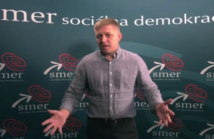 Fico op&auml;ť za&uacute;točil na novin&aacute;rov: Nech v&aacute;s, komediantov medzi novin&aacute;rmi, dobre traf&iacute;!