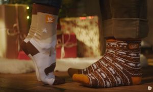 Kofola ohlasuje Vianoce s KofoM&auml;kk&uacute;&scaron;mi aj tradičn&yacute;m prasiatkom (VIDEO)