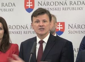 Hlina: Mus&iacute;me pokračovať proti vl&aacute;de Fica. Organizujeme pochod na s&iacute;dlo SIS (VIDEO)