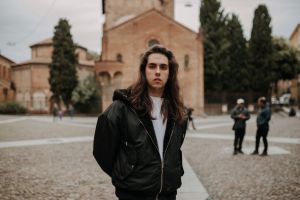 MANIPULATION: Pr&iacute;beh o mocn&yacute;ch elitn&yacute;ch spoločenstv&aacute;ch medzi Prahou, Bolognou a Ferrarou (VIDEO)
