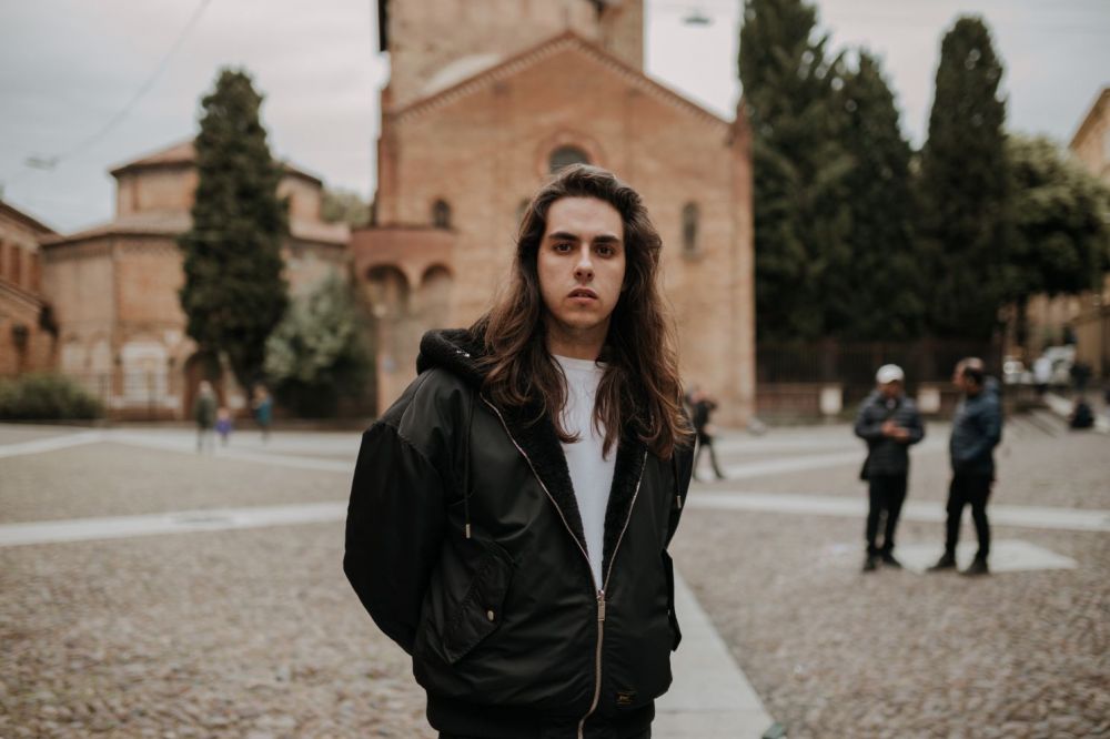 MANIPULATION: Pr&iacute;beh o mocn&yacute;ch elitn&yacute;ch spoločenstv&aacute;ch medzi Prahou, Bolognou a Ferrarou (VIDEO)