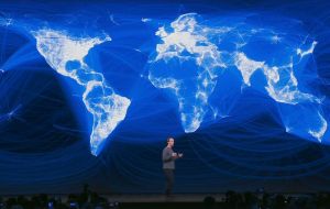 Komisia navrhuje nov&eacute; pravidl&aacute; pre soci&aacute;lne siete a ďal&scaron;ie online platformy