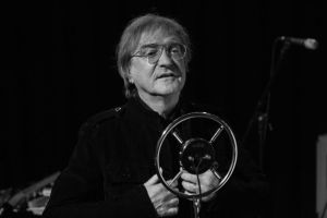 RTVS si vo vysielan&iacute; uct&iacute; hudobn&uacute; legendu Mira Žbirku