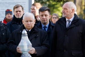 Kaczyński obvinil zahraničn&eacute; m&eacute;di&aacute;, že sa mie&scaron;aj&uacute; do volieb