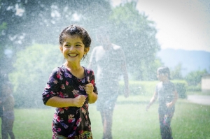 V kostoloch bud&uacute; rozd&aacute;vať let&aacute;ky o utečencoch. Pozrite sa, ako bud&uacute; vyzerať