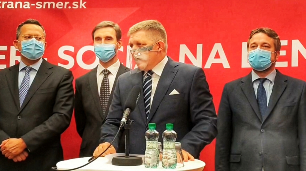 Hlavn&yacute; hygienik: Prečo neodpor&uacute;ča plastov&eacute; r&uacute;&scaron;ka a &scaron;t&iacute;ty, ak&eacute; nos&iacute; napr&iacute;klad Fico?