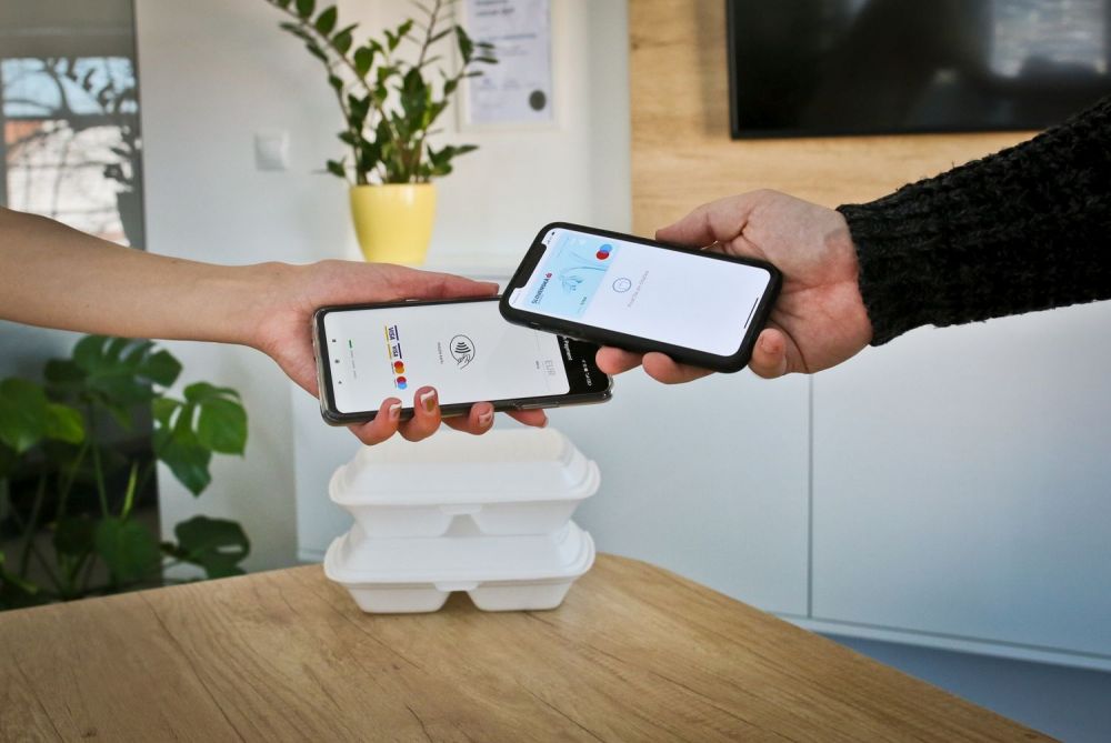 Posielate peniaze do Česka či do USA? Slovensk&aacute; sporiteľňa v&yacute;razne zn&iacute;žila poplatky za prevod do zahraničia