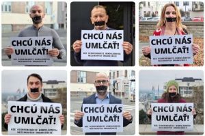 Prelepen&eacute; &uacute;sta čiernou p&aacute;skou: Chc&uacute; n&aacute;s umlčať! (VIDEO, FOTO)