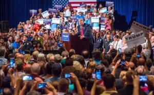 Prezidentsk&aacute; kampaň v USA sa zvrhla, Obama je zdesen&yacute;