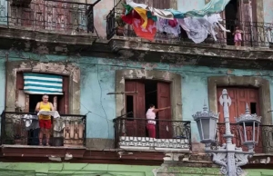 Kuba prv&yacute;kr&aacute;t umožn&iacute; bežn&yacute;m Kub&aacute;ncom dom&aacute;ci internet