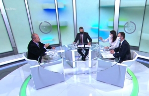 Kotleba dnes v RTVS nemal sedieť, a to nielen preto, že si nechcel dať r&uacute;&scaron;ko